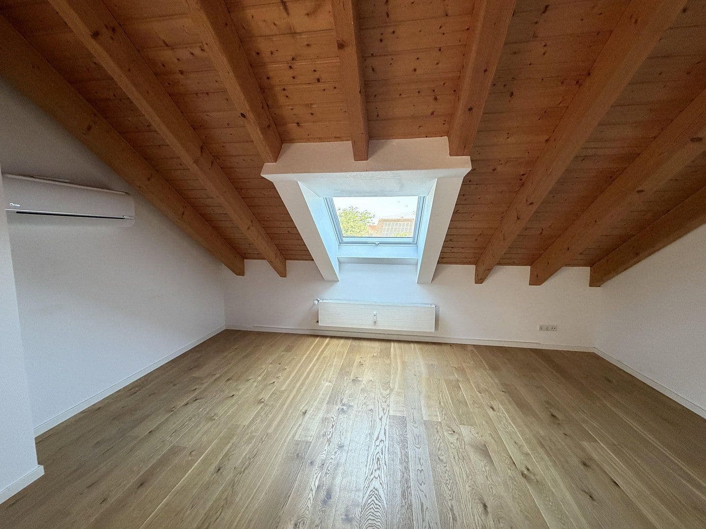Prenájom bytu 1-izbový 85 m², Ludwigshafen, Porýnie-Falcko Prenájom bytu 1-izbový 85 m², Ludwigshafen, Porýnie-Falcko