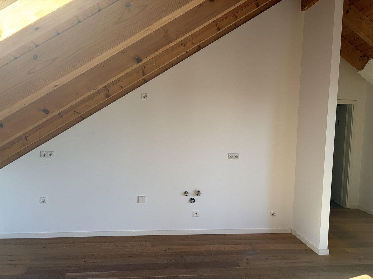 Prenájom bytu 1-izbový 85 m², Ludwigshafen, Porýnie-Falcko Prenájom bytu 1-izbový 85 m², Ludwigshafen, Porýnie-Falcko