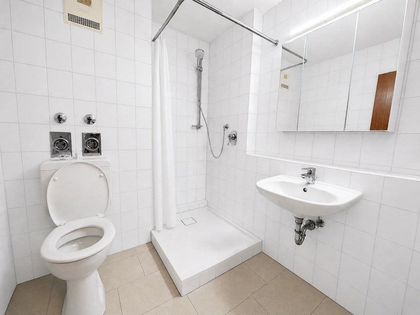 Prenájom bytu 1-izbový 49 m², Römersteinstraße 108, Reutlingen, Bádensko-Wurttembersko Prenájom bytu 1-izbový 49 m², Römersteinstraße 108, Reutlingen, Bádensko-Wurttembersko