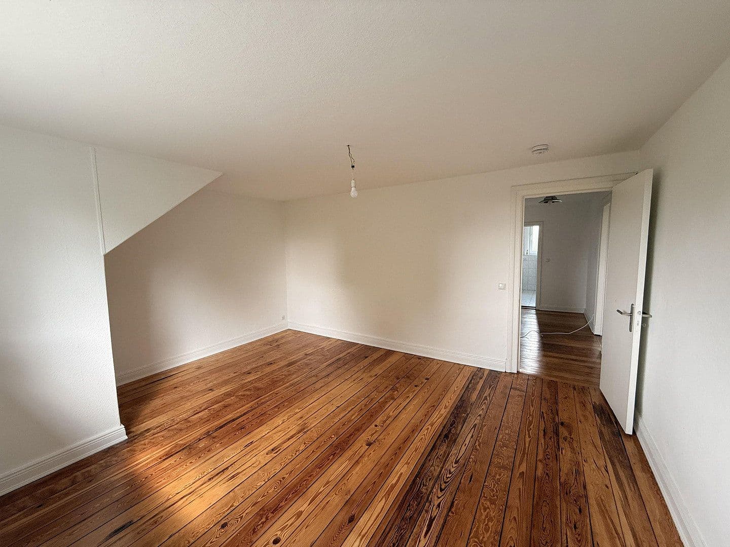 Prenájom bytu 3-izbový 100 m², Bismarckallee, Ahrensburg, Šlezvicko-Holštajnsko Prenájom bytu 3-izbový 100 m², Bismarckallee, Ahrensburg, Šlezvicko-Holštajnsko