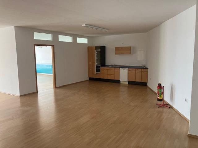 Prenájom nebytového priestoru 1.500 m², Die Ammenwiese 9, Bürstadt, Hesensko Prenájom nebytového priestoru 1.500 m², Die Ammenwiese 9, Bürstadt, Hesensko