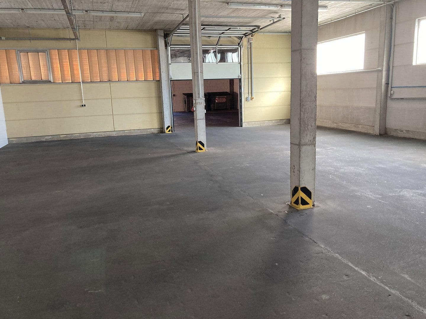 Prenájom nebytového priestoru 1.500 m², Die Ammenwiese 9, Bürstadt, Hesensko Prenájom nebytového priestoru 1.500 m², Die Ammenwiese 9, Bürstadt, Hesensko
