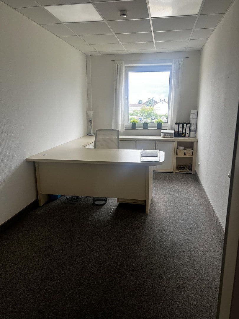Prenájom kancelárie 750 m², Opalstr. 19, Altdorf, Bavorsko Prenájom kancelárie 750 m², Opalstr. 19, Altdorf, Bavorsko