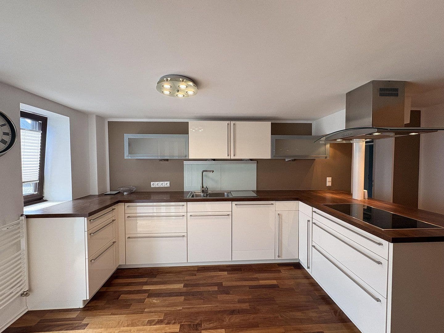 Predaj bytu 4-izbový 134 m², Inning am Ammersee, Bavorsko Predaj bytu 4-izbový 134 m², Inning am Ammersee, Bavorsko