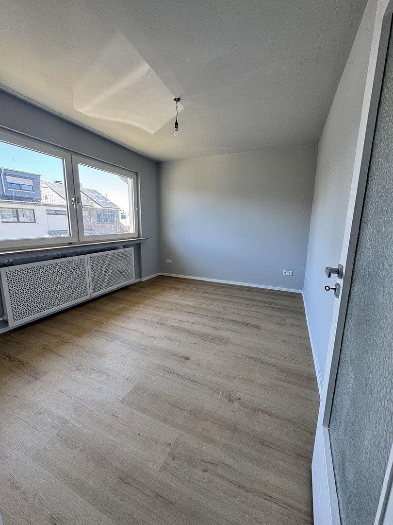 Predaj domu 115 m², pozemek 281 m², Max-Planck-Str. 12, Niederkassel, Severné Porýnie - Westfálsko Predaj domu 115 m², pozemek 281 m², Max-Planck-Str. 12, Niederkassel, Severné Porýnie - Westfálsko