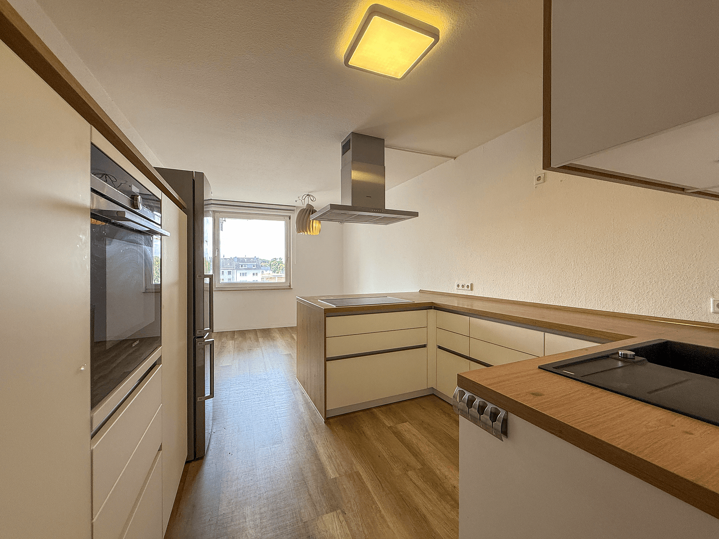 Prenájom bytu 3-izbový 106 m², Düsseldorfer Str. 67, Leverkusen, Severné Porýnie - Westfálsko Prenájom bytu 3-izbový 106 m², Düsseldorfer Str. 67, Leverkusen, Severné Porýnie - Westfálsko