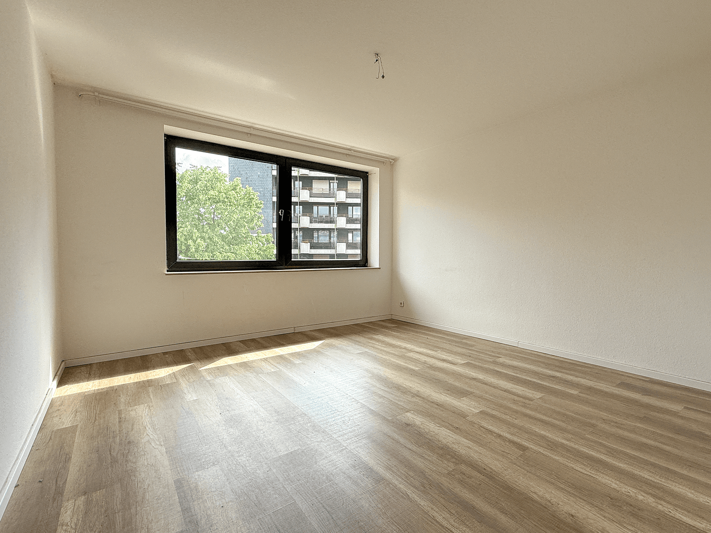 Prenájom bytu 3-izbový 106 m², Düsseldorfer Str. 67, Leverkusen, Severné Porýnie - Westfálsko Prenájom bytu 3-izbový 106 m², Düsseldorfer Str. 67, Leverkusen, Severné Porýnie - Westfálsko