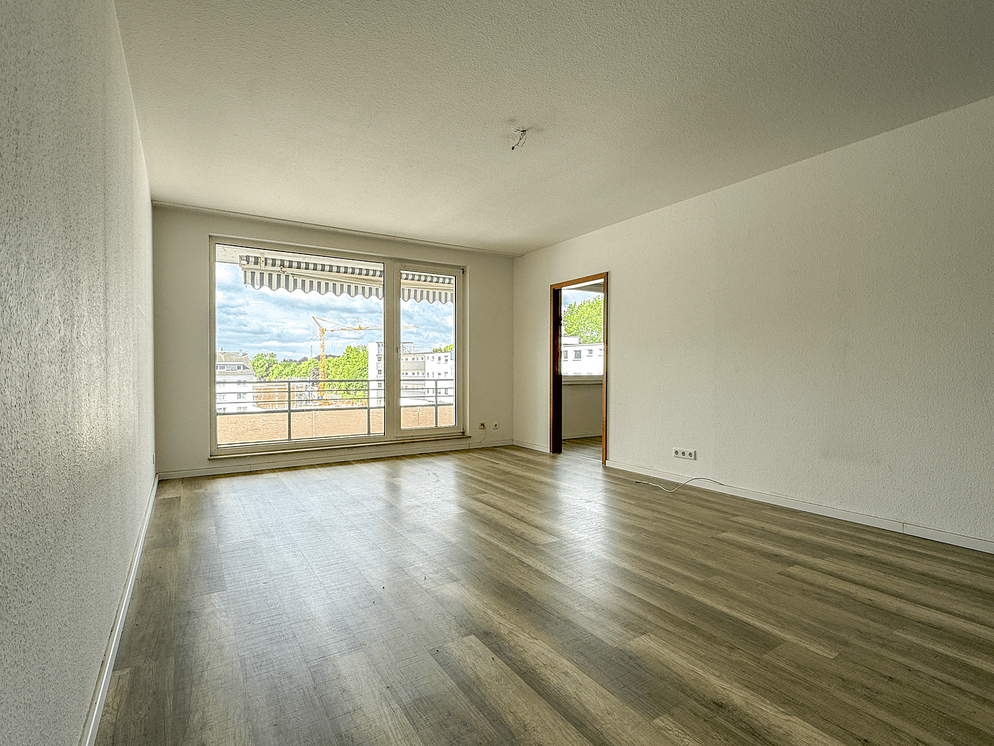 Prenájom bytu 3-izbový 106 m², Düsseldorfer Str. 67, Leverkusen, Severné Porýnie - Westfálsko Prenájom bytu 3-izbový 106 m², Düsseldorfer Str. 67, Leverkusen, Severné Porýnie - Westfálsko
