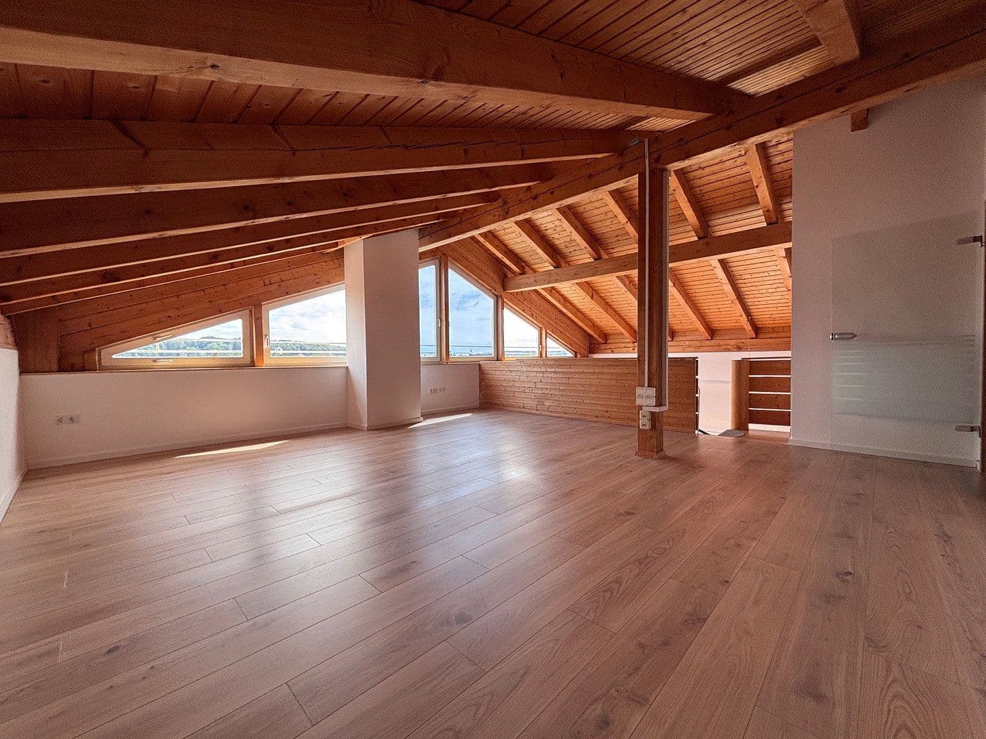 Prenájom bytu 7-izbový 175 m², Gilching, Bavorsko Prenájom bytu 7-izbový 175 m², Gilching, Bavorsko