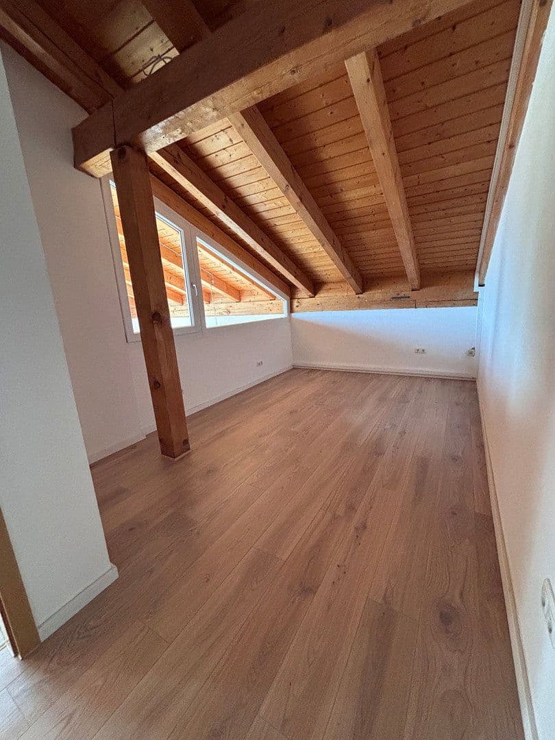 Prenájom bytu 7-izbový 175 m², Gilching, Bavorsko Prenájom bytu 7-izbový 175 m², Gilching, Bavorsko