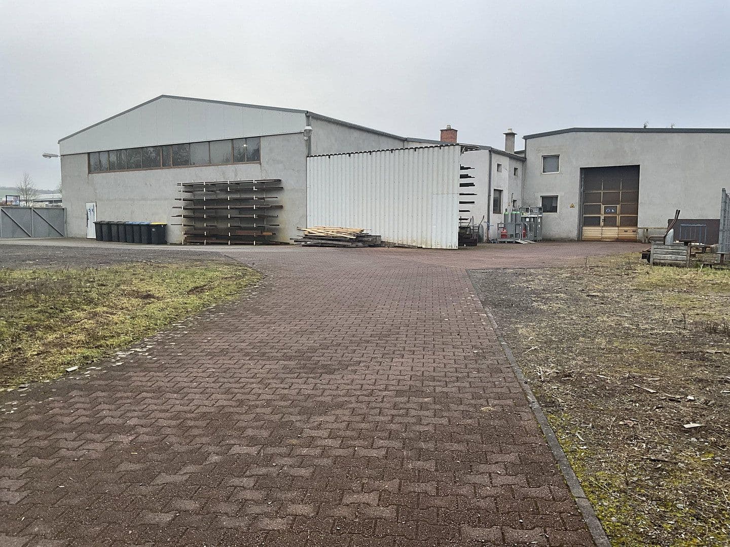 Prenájom nebytového priestoru 3.000 m², Polch, Porýnie-Falcko Prenájom nebytového priestoru 3.000 m², Polch, Porýnie-Falcko
