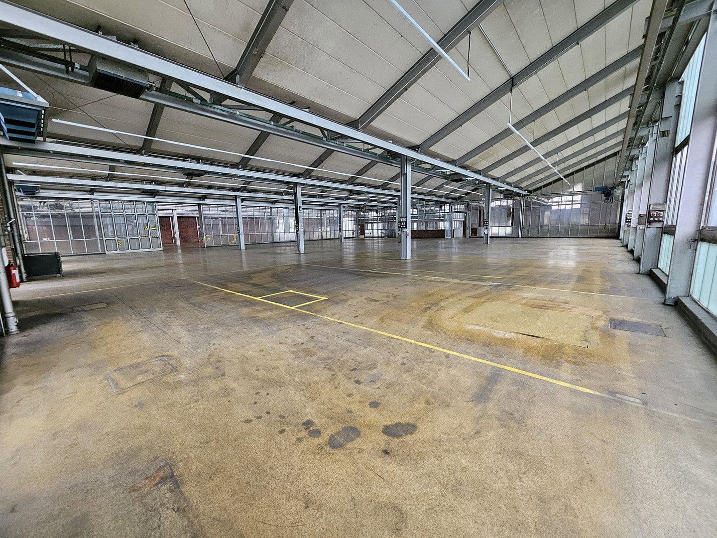 Prenájom nebytového priestoru 12.200 m², Carl-Jacob-Kolb-Weg 2, Wertheim, Bádensko-Wurttembersko Prenájom nebytového priestoru 12.200 m², Carl-Jacob-Kolb-Weg 2, Wertheim, Bádensko-Wurttembersko