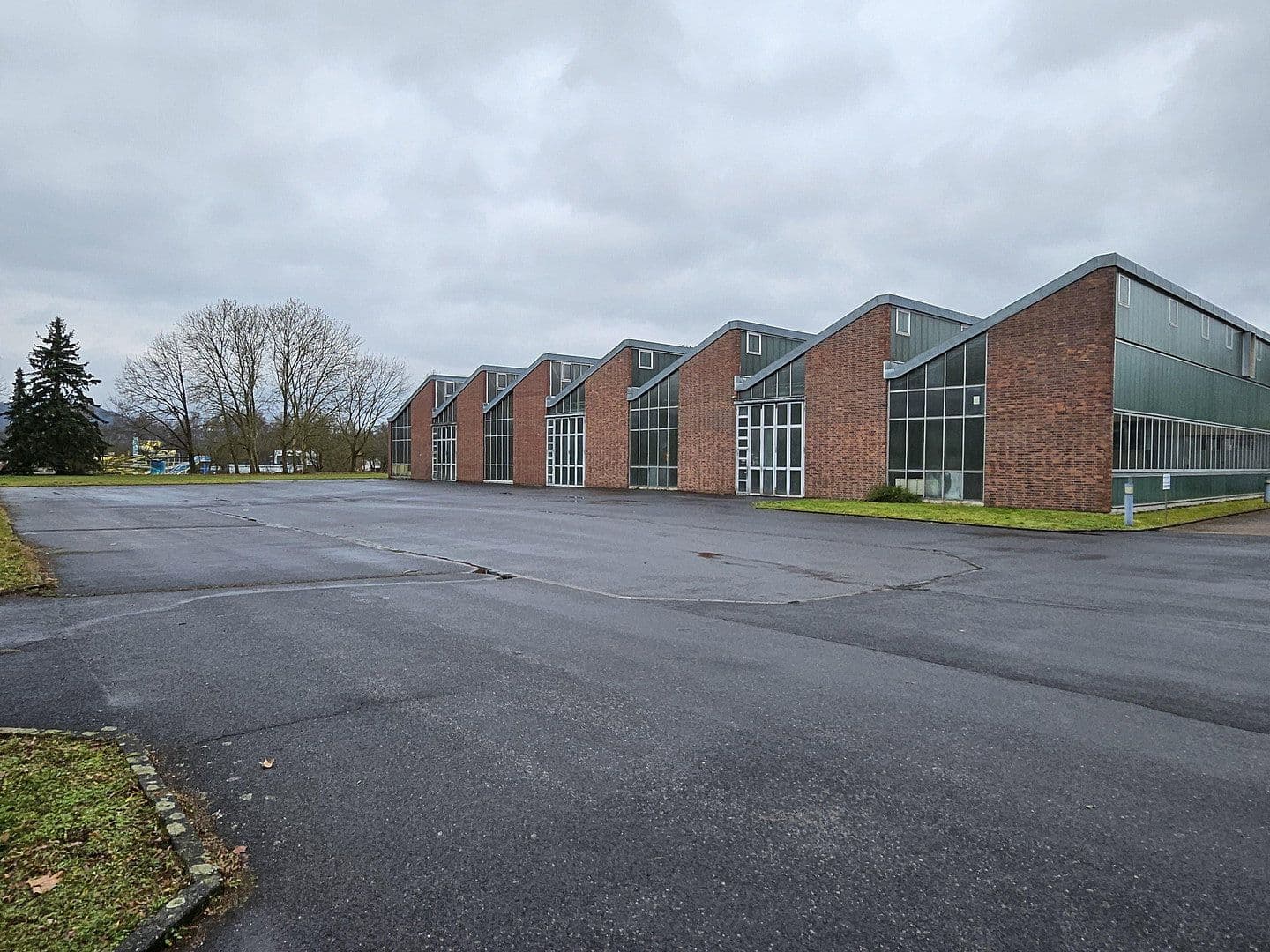 Prenájom nebytového priestoru 12.200 m², Carl-Jacob-Kolb-Weg 2, Wertheim, Bádensko-Wurttembersko Prenájom nebytového priestoru 12.200 m², Carl-Jacob-Kolb-Weg 2, Wertheim, Bádensko-Wurttembersko