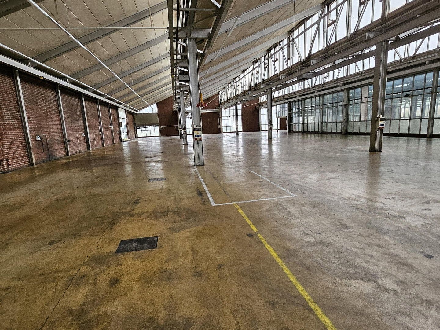 Prenájom nebytového priestoru 12.200 m², Carl-Jacob-Kolb-Weg 2, Wertheim, Bádensko-Wurttembersko Prenájom nebytového priestoru 12.200 m², Carl-Jacob-Kolb-Weg 2, Wertheim, Bádensko-Wurttembersko