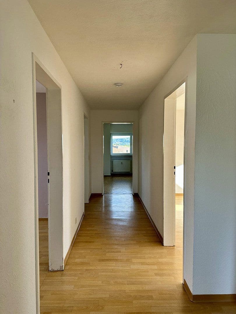 Prenájom bytu 3-izbový 98 m², Saarbrücken, Sársko Prenájom bytu 3-izbový 98 m², Saarbrücken, Sársko