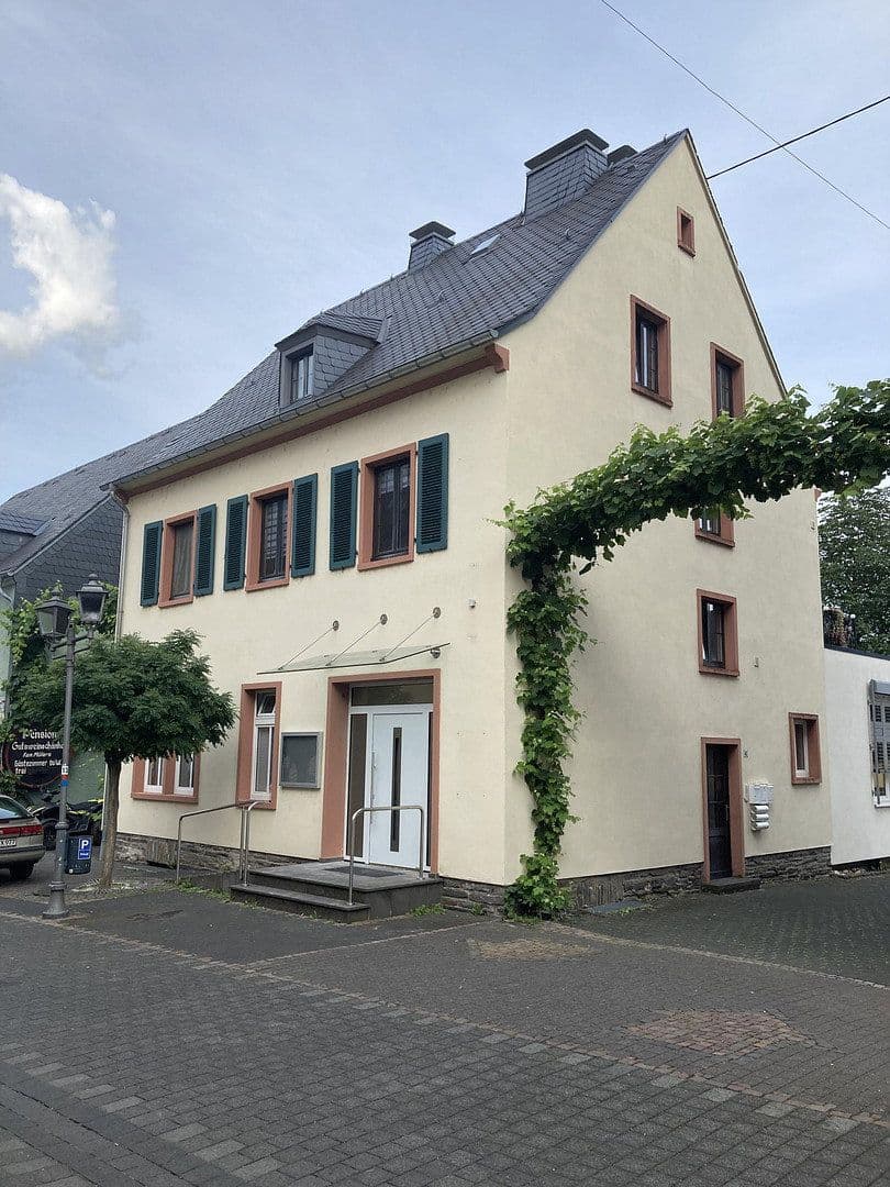 Prenájom bytu 214 m², Kröv, Porýnie-Falcko Prenájom bytu 214 m², Kröv, Porýnie-Falcko