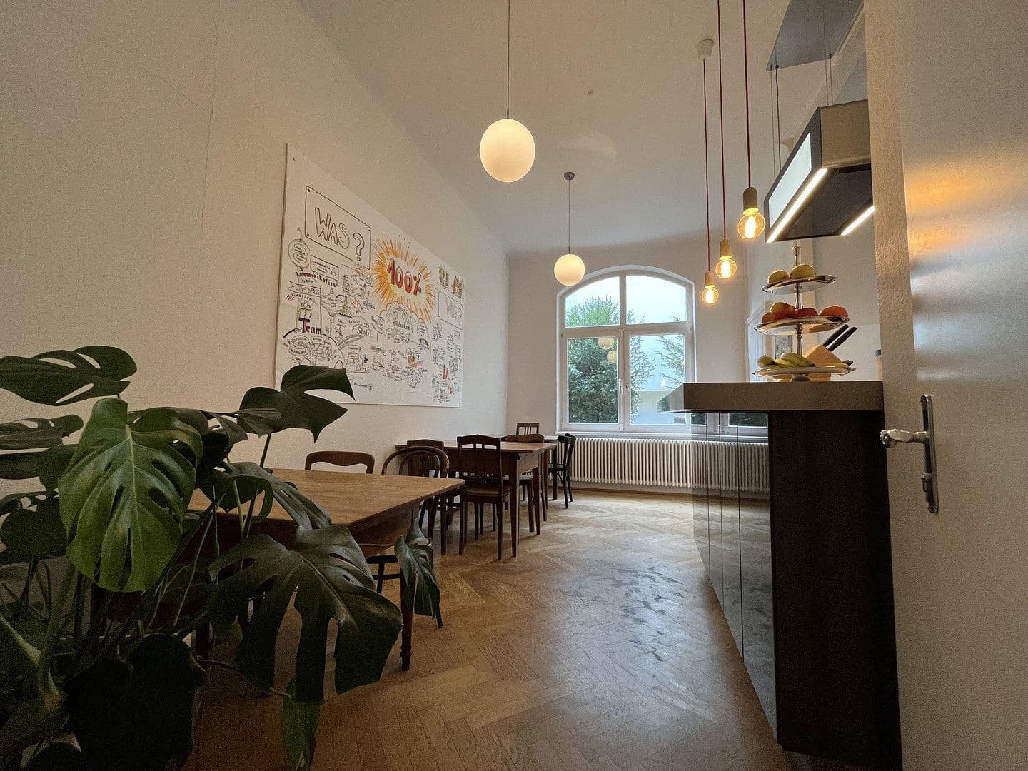Prenájom kancelárie 21 m², Stuttgart, Bádensko-Wurttembersko Prenájom kancelárie 21 m², Stuttgart, Bádensko-Wurttembersko