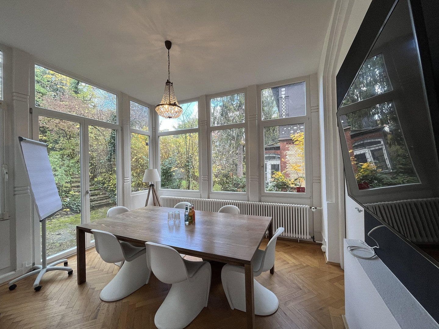 Prenájom kancelárie 21 m², Stuttgart, Bádensko-Wurttembersko Prenájom kancelárie 21 m², Stuttgart, Bádensko-Wurttembersko