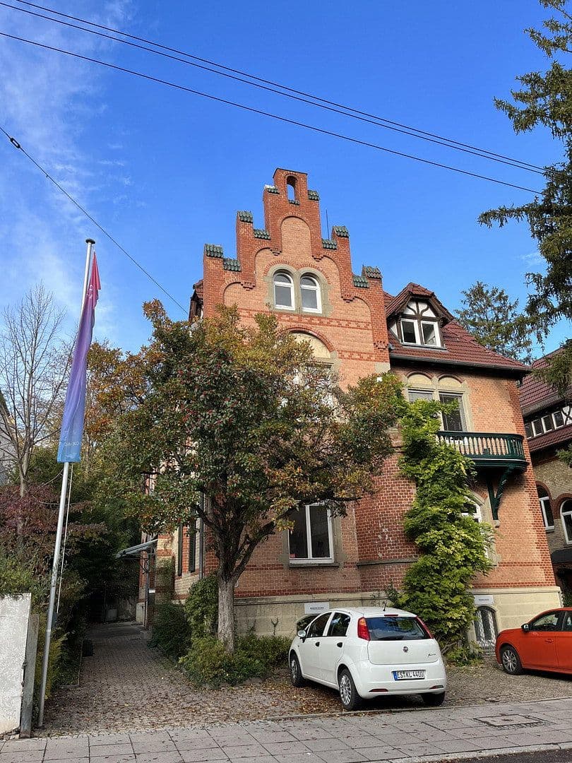 Prenájom kancelárie 21 m², Stuttgart, Bádensko-Wurttembersko Prenájom kancelárie 21 m², Stuttgart, Bádensko-Wurttembersko