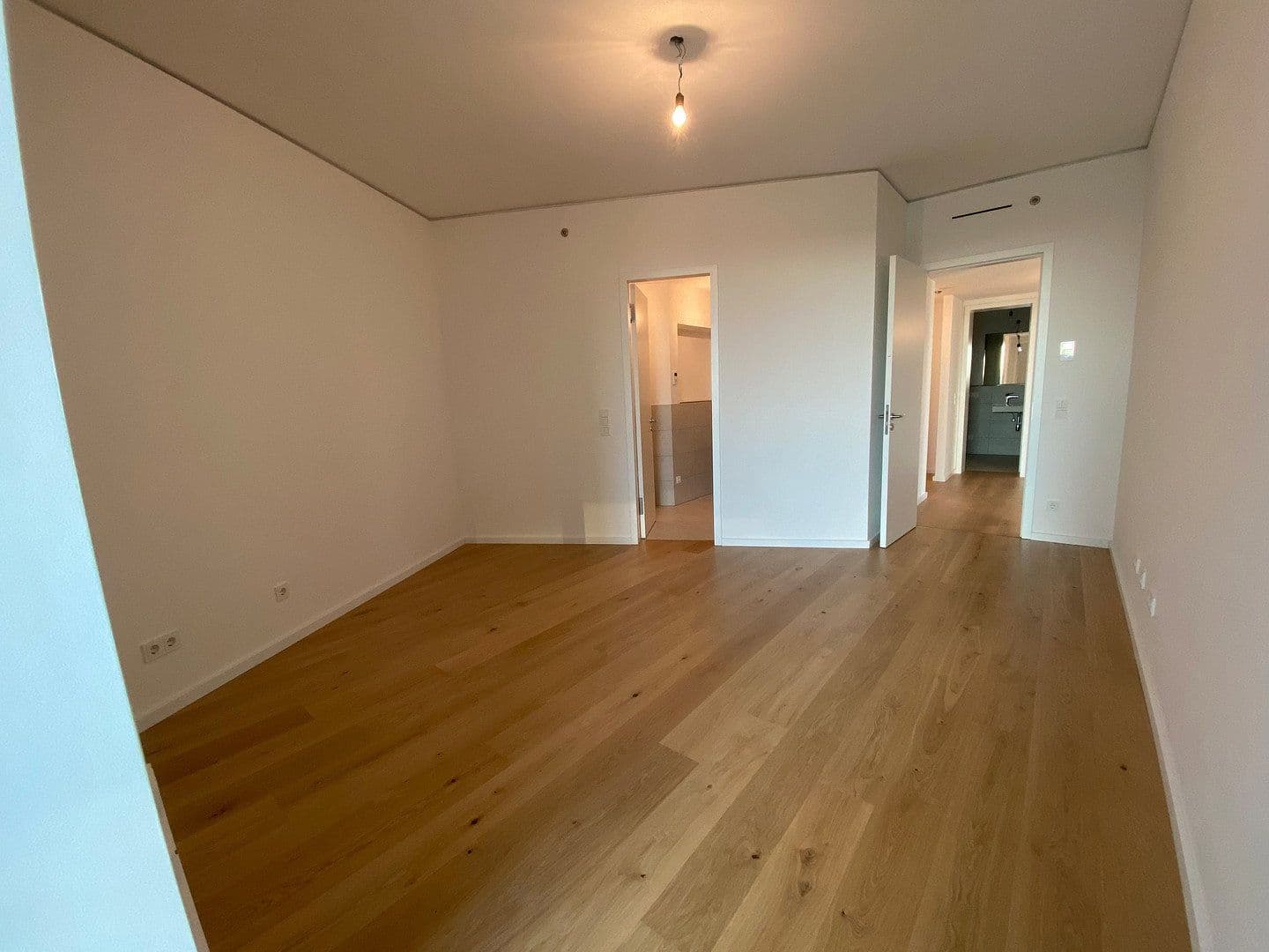 Prenájom bytu 4-izbový 110 m², Europa-Allee 2, Frankfurt am Main, Hesensko Prenájom bytu 4-izbový 110 m², Europa-Allee 2, Frankfurt am Main, Hesensko