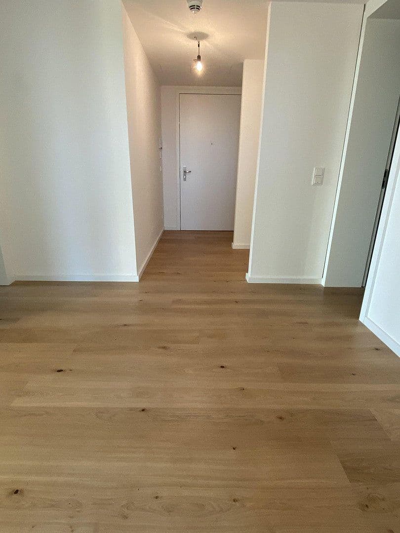 Prenájom bytu 4-izbový 110 m², Europa-Allee 2, Frankfurt am Main, Hesensko Prenájom bytu 4-izbový 110 m², Europa-Allee 2, Frankfurt am Main, Hesensko