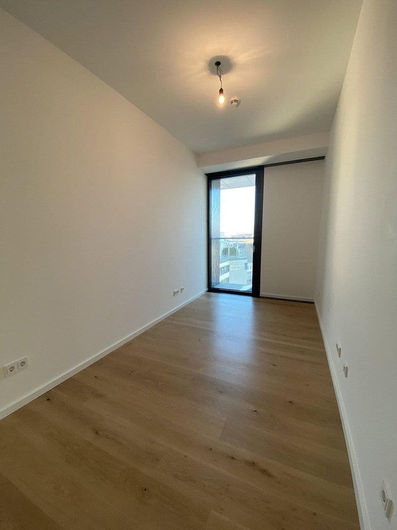 Prenájom bytu 4-izbový 110 m², Europa-Allee 2, Frankfurt am Main, Hesensko Prenájom bytu 4-izbový 110 m², Europa-Allee 2, Frankfurt am Main, Hesensko