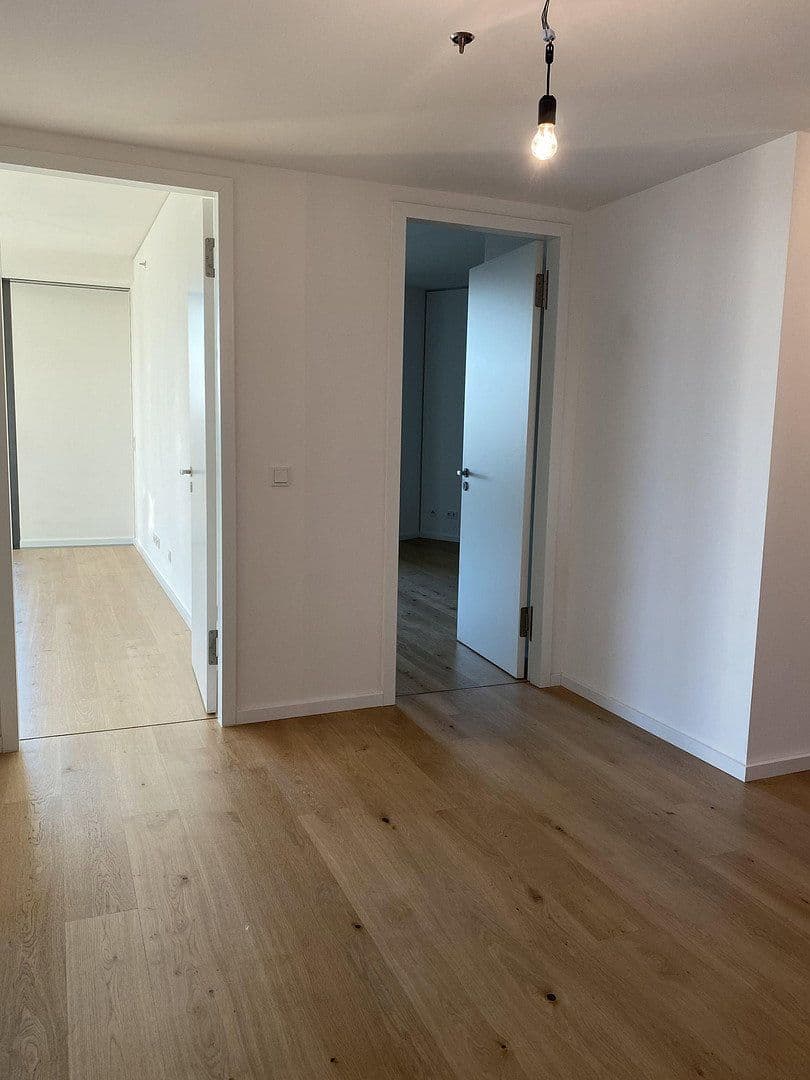 Prenájom bytu 4-izbový 110 m², Europa-Allee 2, Frankfurt am Main, Hesensko Prenájom bytu 4-izbový 110 m², Europa-Allee 2, Frankfurt am Main, Hesensko