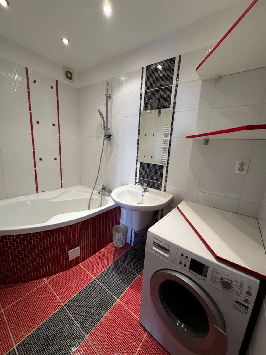 Prenájom bytu 3-izbový 72 m², Sokolovská, Ostrava, Moravskoslezský kraj Prenájom bytu 3-izbový 72 m², Sokolovská, Ostrava, Moravskoslezský kraj
