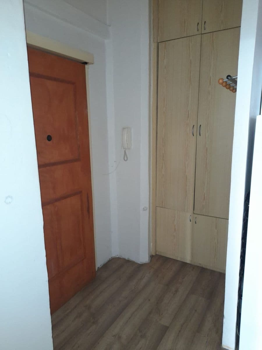 Prenájom bytu 2-izbový 60 m², Osadní, Praha, Praha Prenájom bytu 2-izbový 60 m², Osadní, Praha, Praha