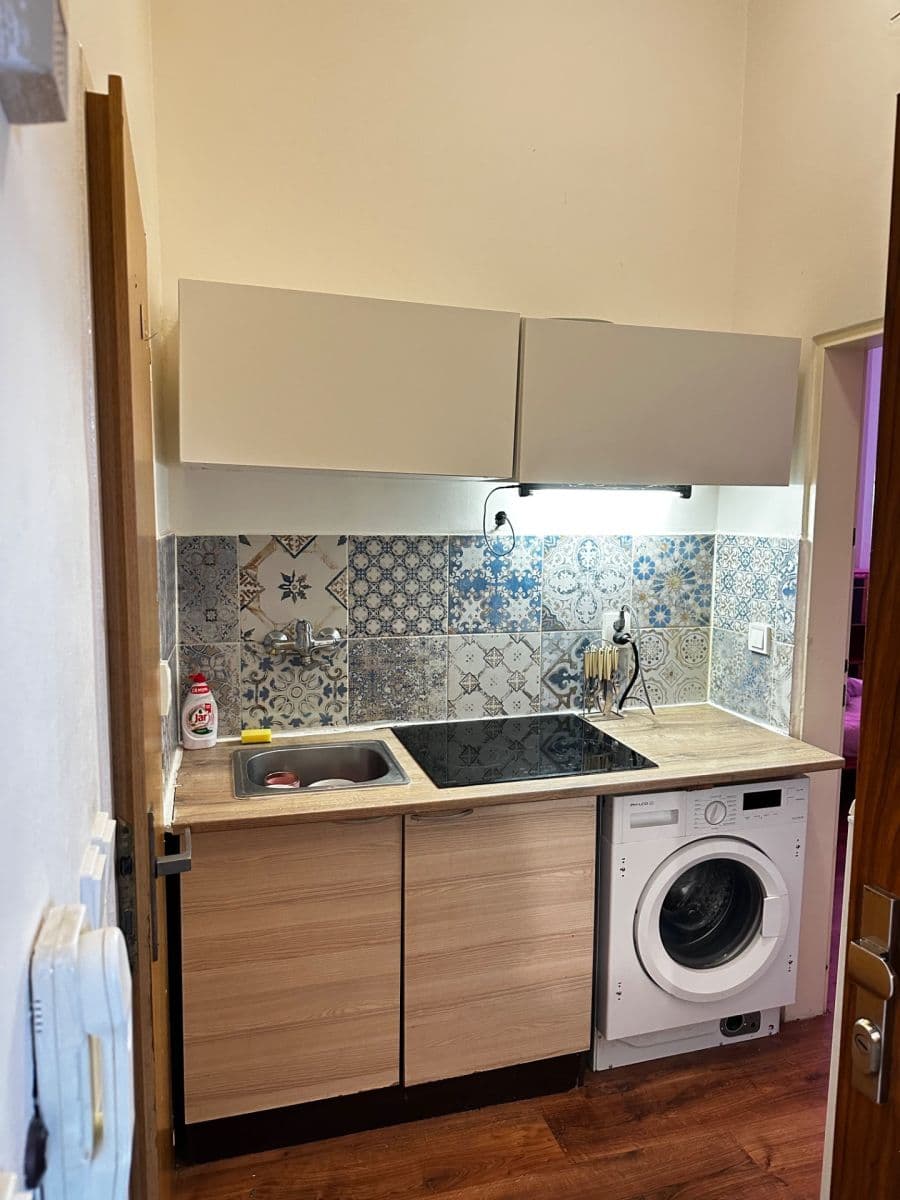 Prenájom bytu 1-izbový 38 m², Chelčického, Praha, Praha Prenájom bytu 1-izbový 38 m², Chelčického, Praha, Praha