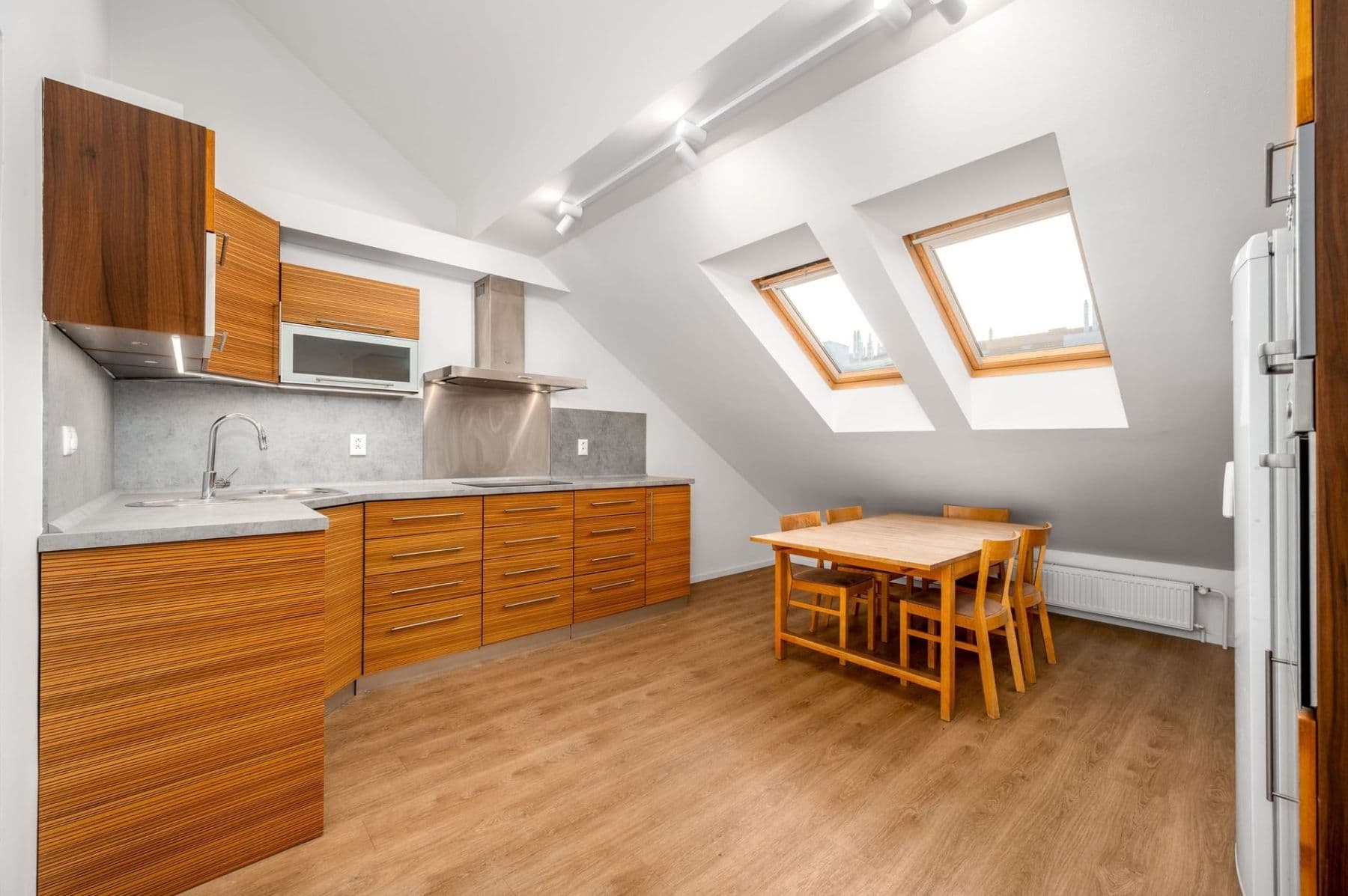 Prenájom bytu 5-izbový 191 m², Čajkovského, Praha, Praha Prenájom bytu 5-izbový 191 m², Čajkovského, Praha, Praha