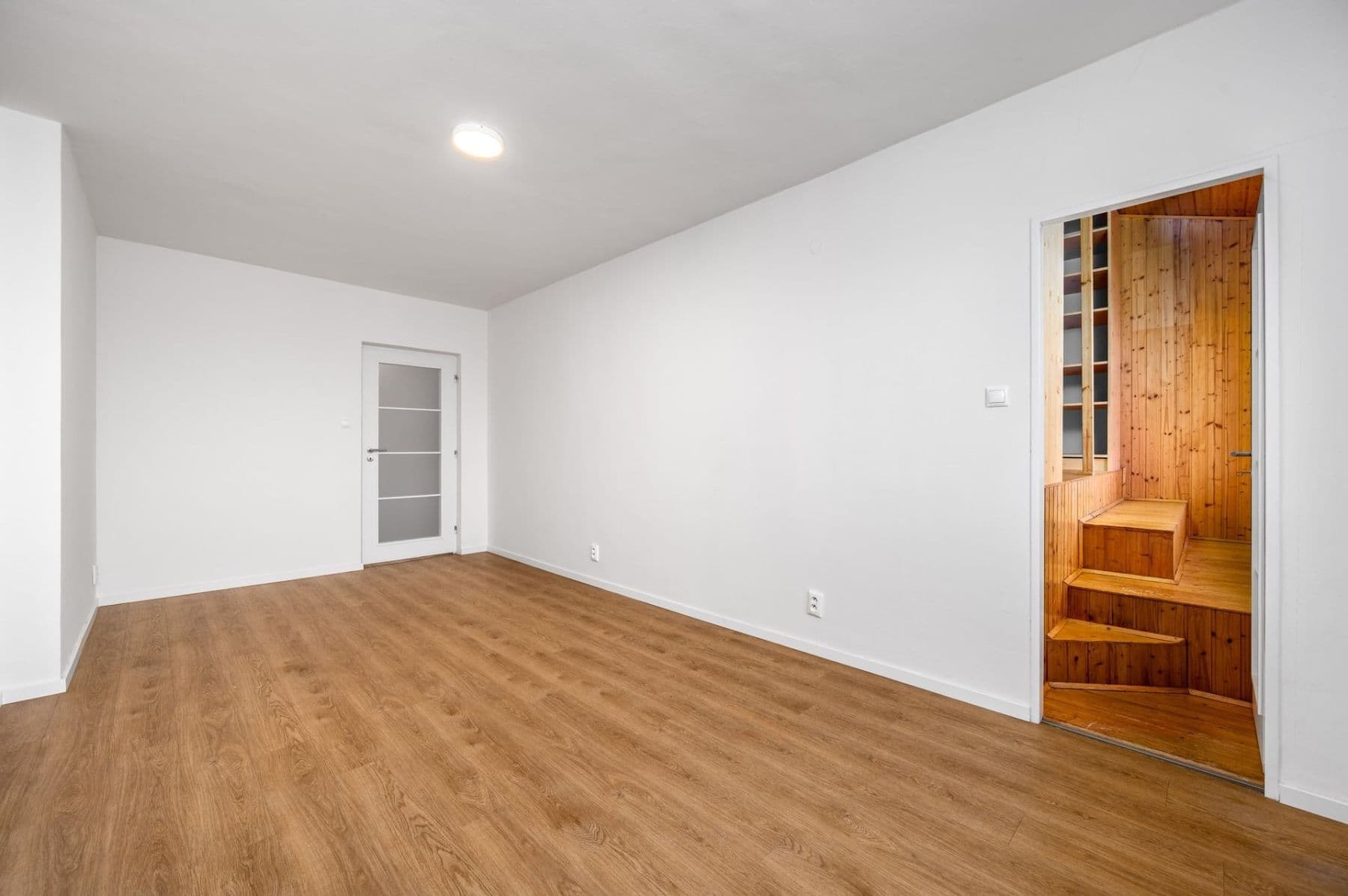 Prenájom bytu 5-izbový 191 m², Čajkovského, Praha, Praha Prenájom bytu 5-izbový 191 m², Čajkovského, Praha, Praha