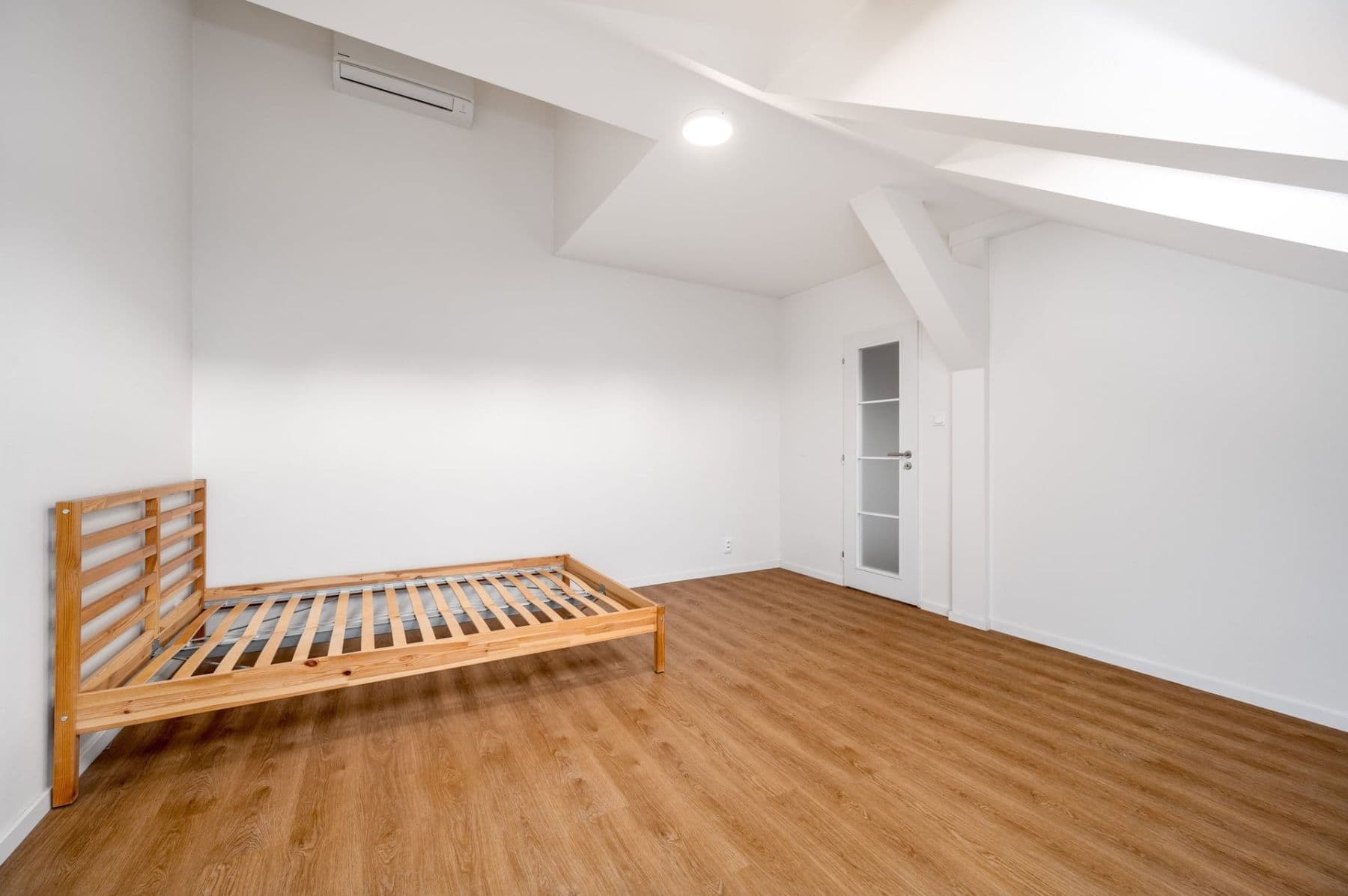 Prenájom bytu 5-izbový 191 m², Čajkovského, Praha, Praha Prenájom bytu 5-izbový 191 m², Čajkovského, Praha, Praha