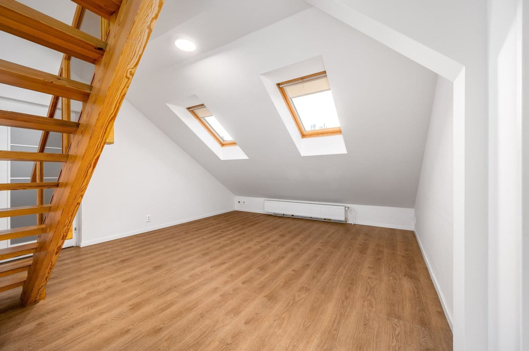 Prenájom bytu 5-izbový 191 m², Čajkovského, Praha, Praha Prenájom bytu 5-izbový 191 m², Čajkovského, Praha, Praha