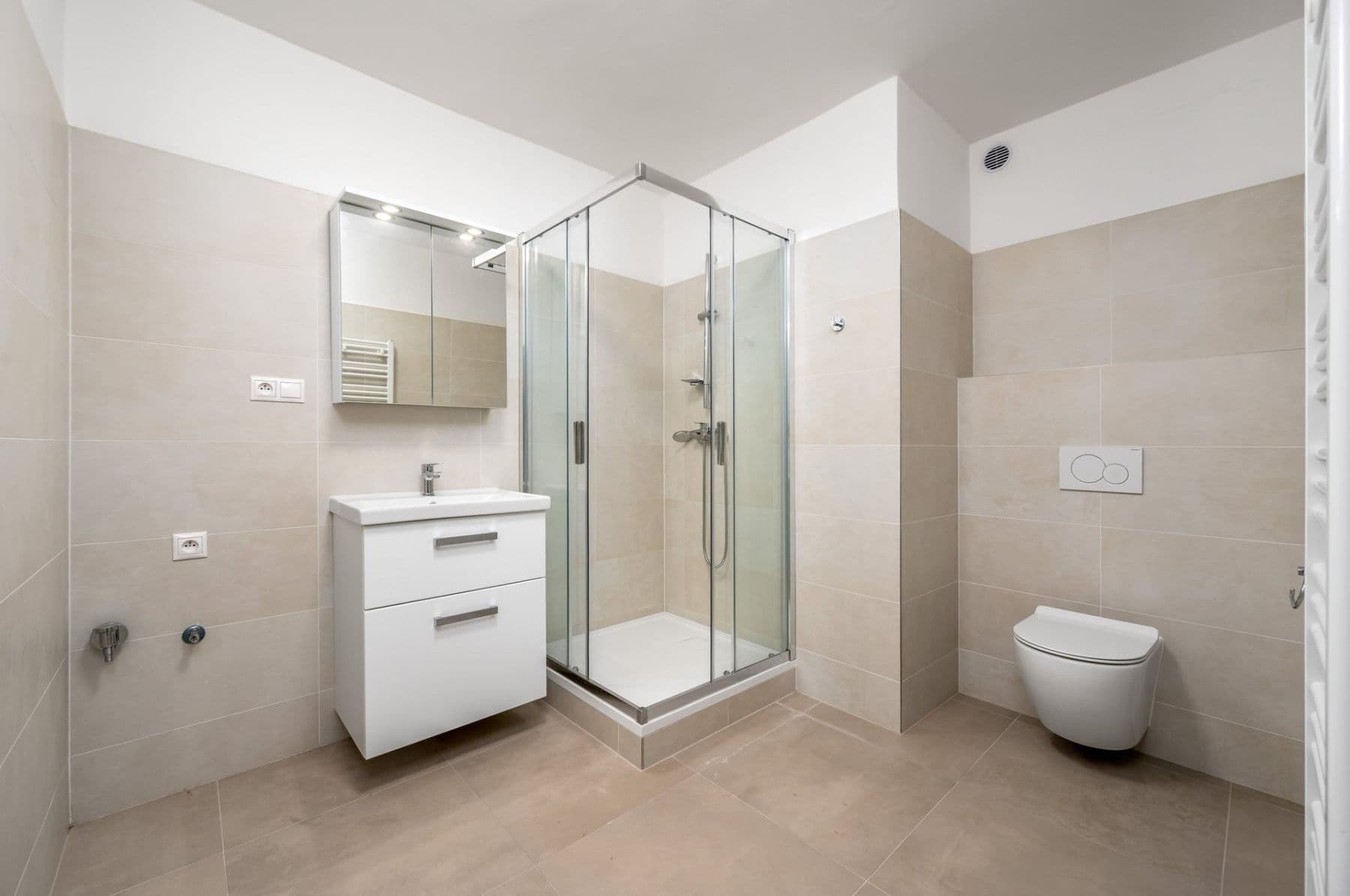 Prenájom bytu 5-izbový 191 m², Čajkovského, Praha, Praha Prenájom bytu 5-izbový 191 m², Čajkovského, Praha, Praha