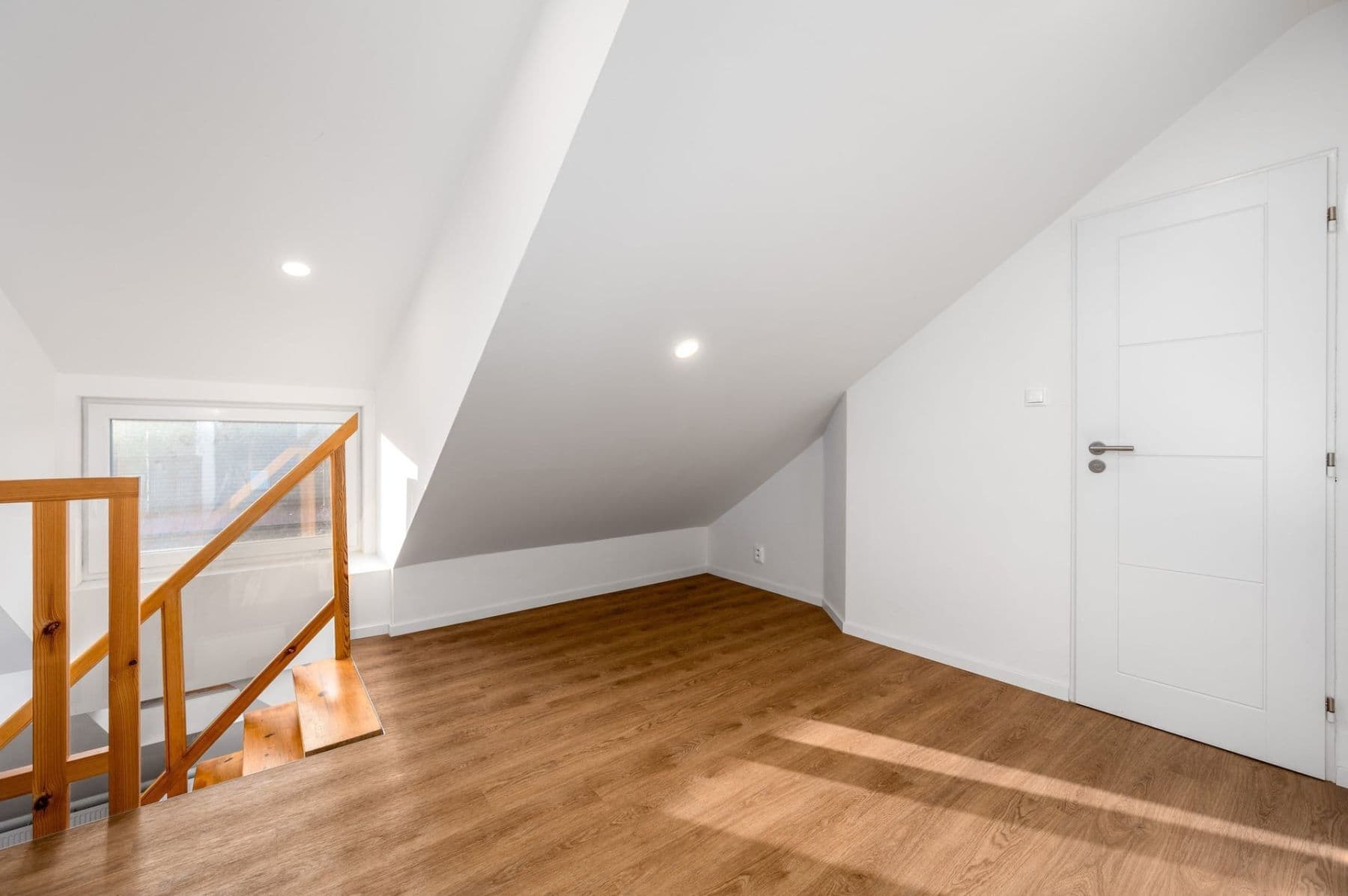 Prenájom bytu 5-izbový 191 m², Čajkovského, Praha, Praha Prenájom bytu 5-izbový 191 m², Čajkovského, Praha, Praha