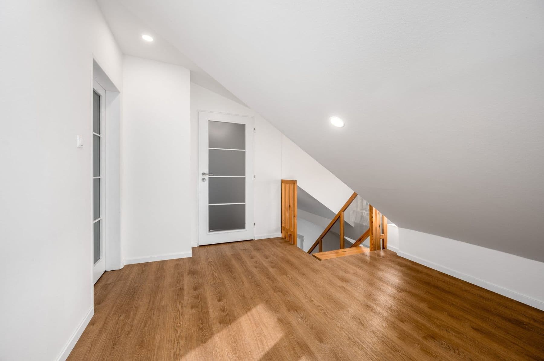 Prenájom bytu 5-izbový 191 m², Čajkovského, Praha, Praha Prenájom bytu 5-izbový 191 m², Čajkovského, Praha, Praha