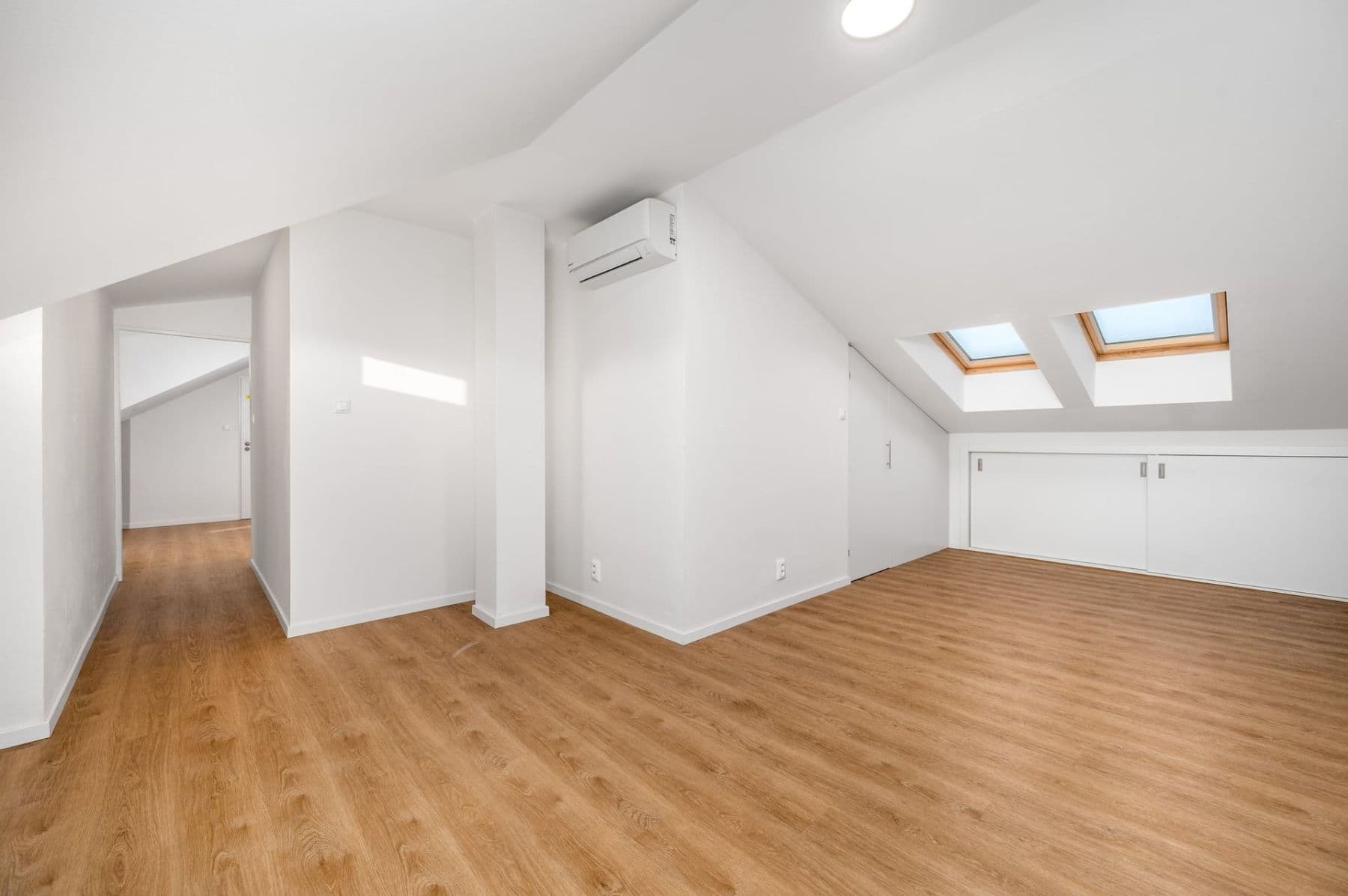 Prenájom bytu 5-izbový 191 m², Čajkovského, Praha, Praha Prenájom bytu 5-izbový 191 m², Čajkovského, Praha, Praha