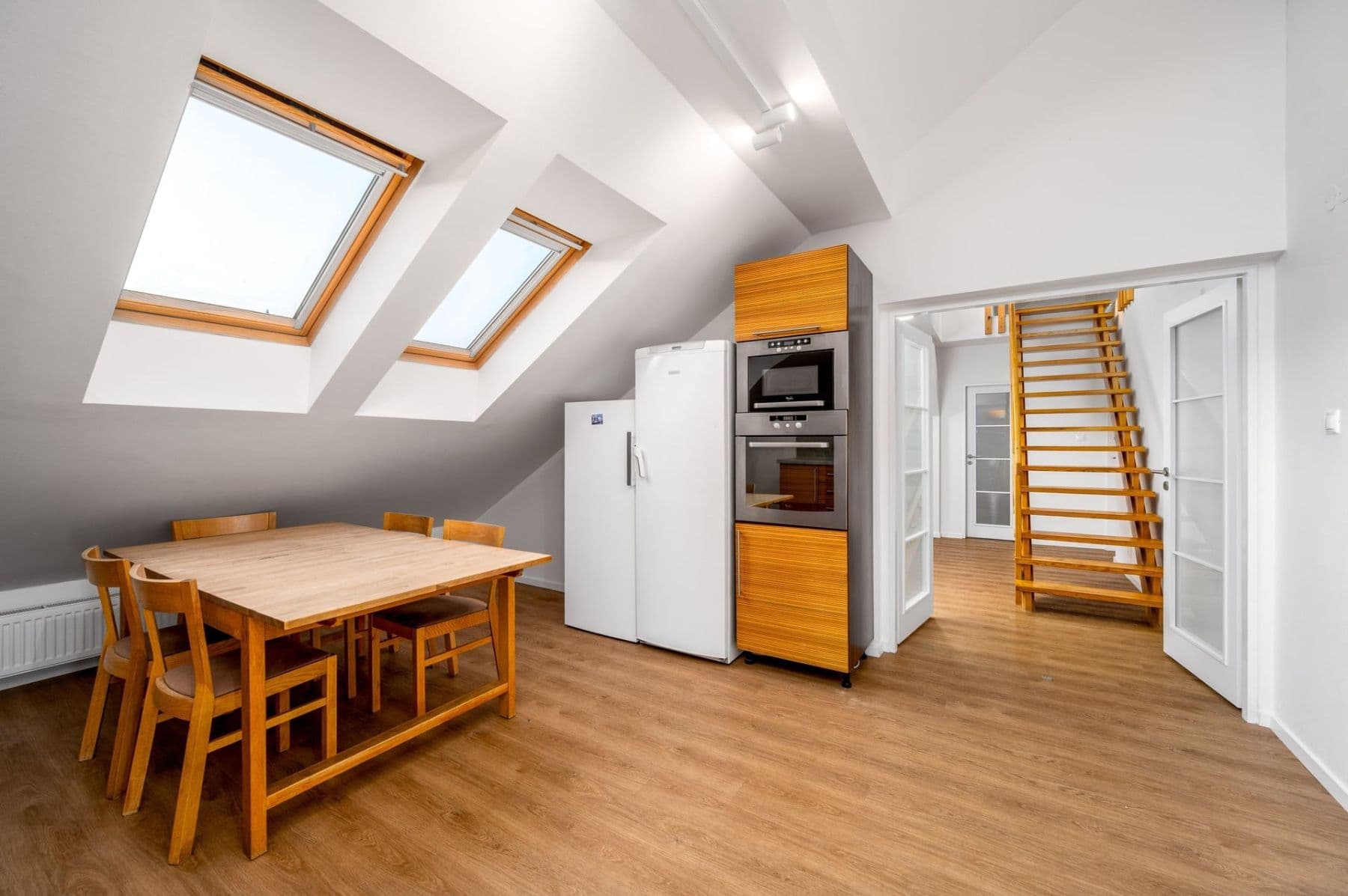 Prenájom bytu 5-izbový 191 m², Čajkovského, Praha, Praha Prenájom bytu 5-izbový 191 m², Čajkovského, Praha, Praha
