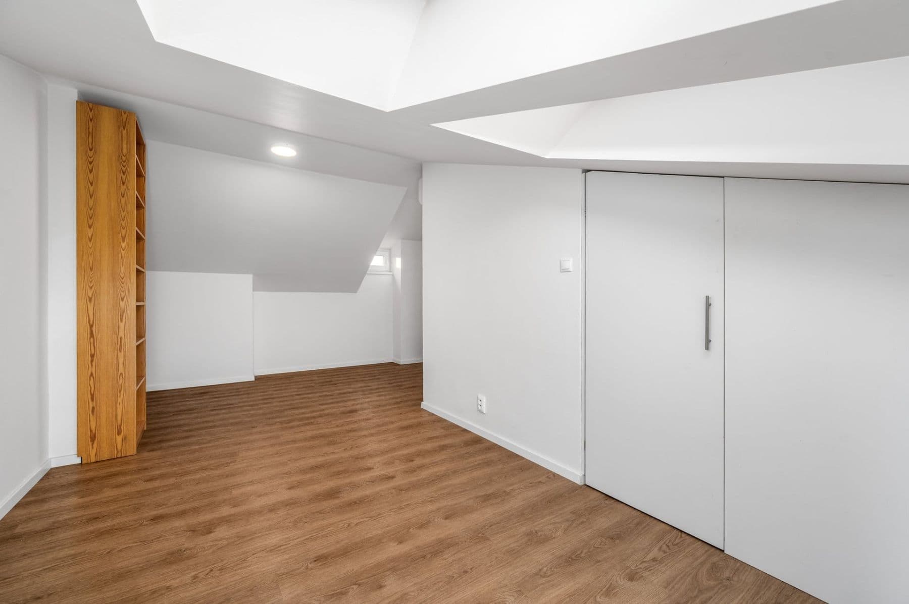 Prenájom bytu 5-izbový 191 m², Čajkovského, Praha, Praha Prenájom bytu 5-izbový 191 m², Čajkovského, Praha, Praha