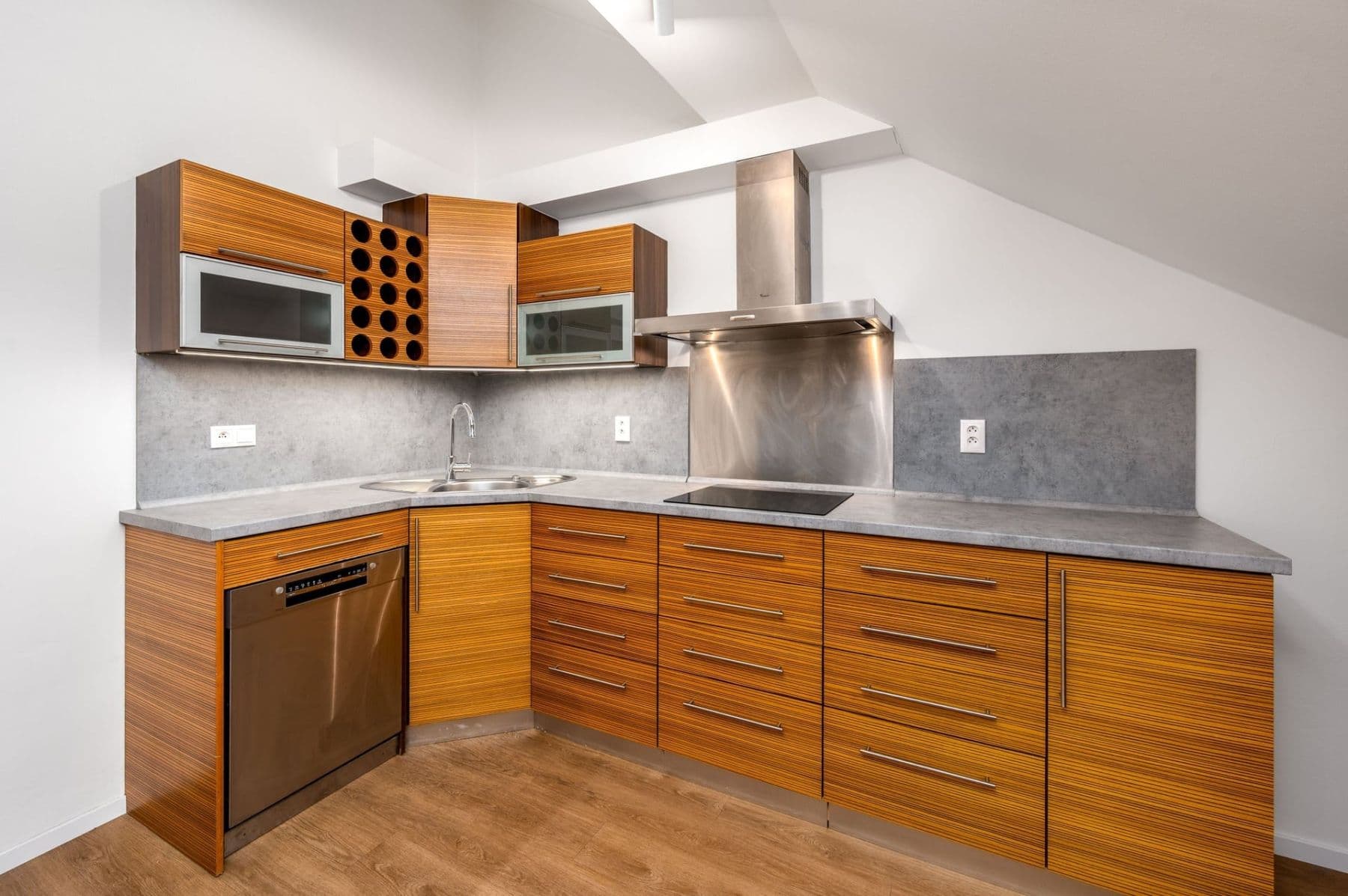 Prenájom bytu 5-izbový 191 m², Čajkovského, Praha, Praha Prenájom bytu 5-izbový 191 m², Čajkovského, Praha, Praha
