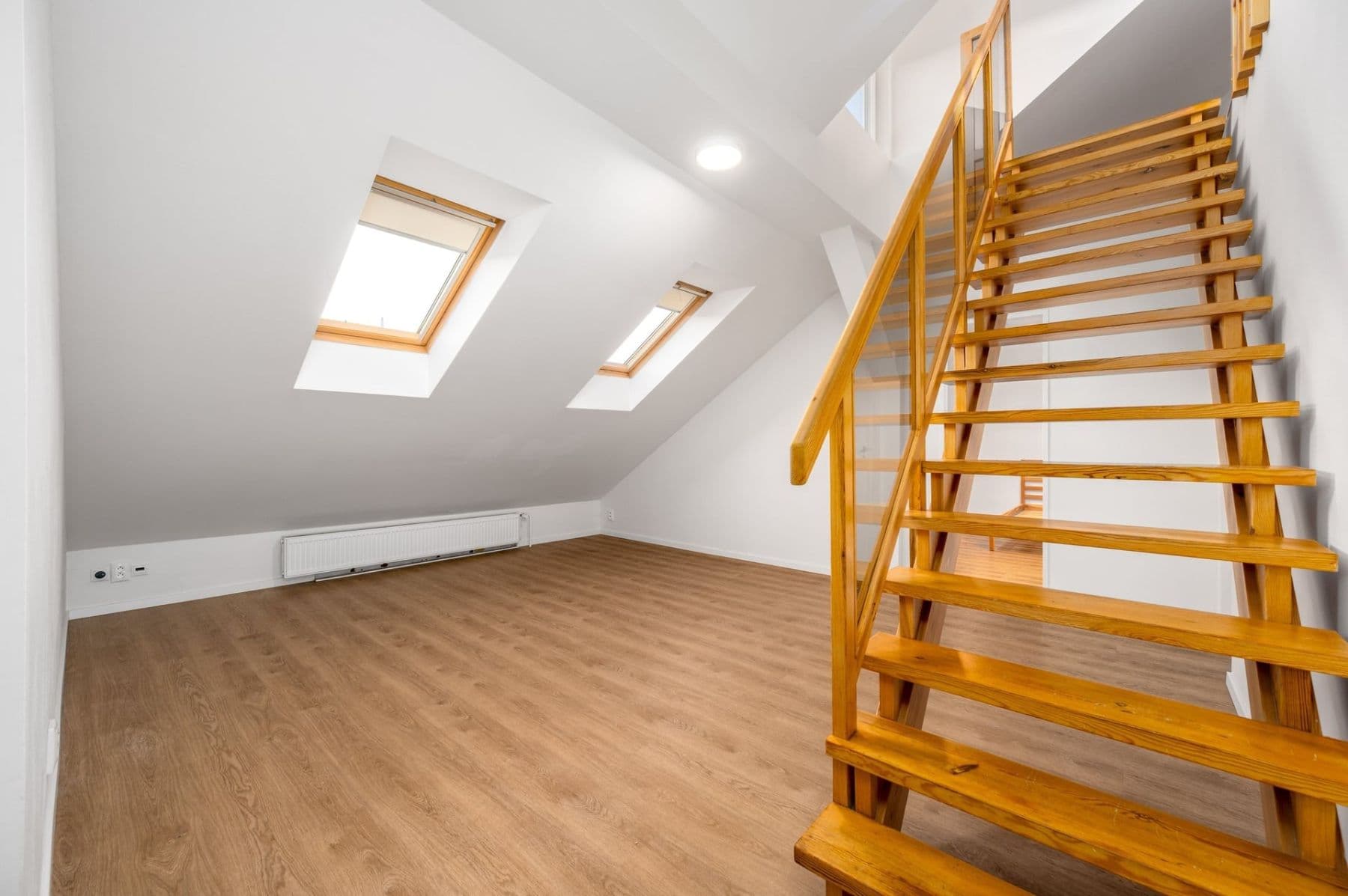 Prenájom bytu 5-izbový 191 m², Čajkovského, Praha, Praha Prenájom bytu 5-izbový 191 m², Čajkovského, Praha, Praha
