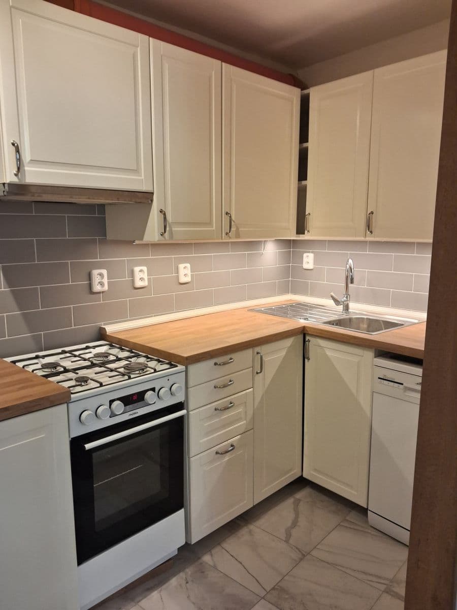 Prenájom bytu 2-izbový 47 m², Vratislavova, Praha, Praha Prenájom bytu 2-izbový 47 m², Vratislavova, Praha, Praha