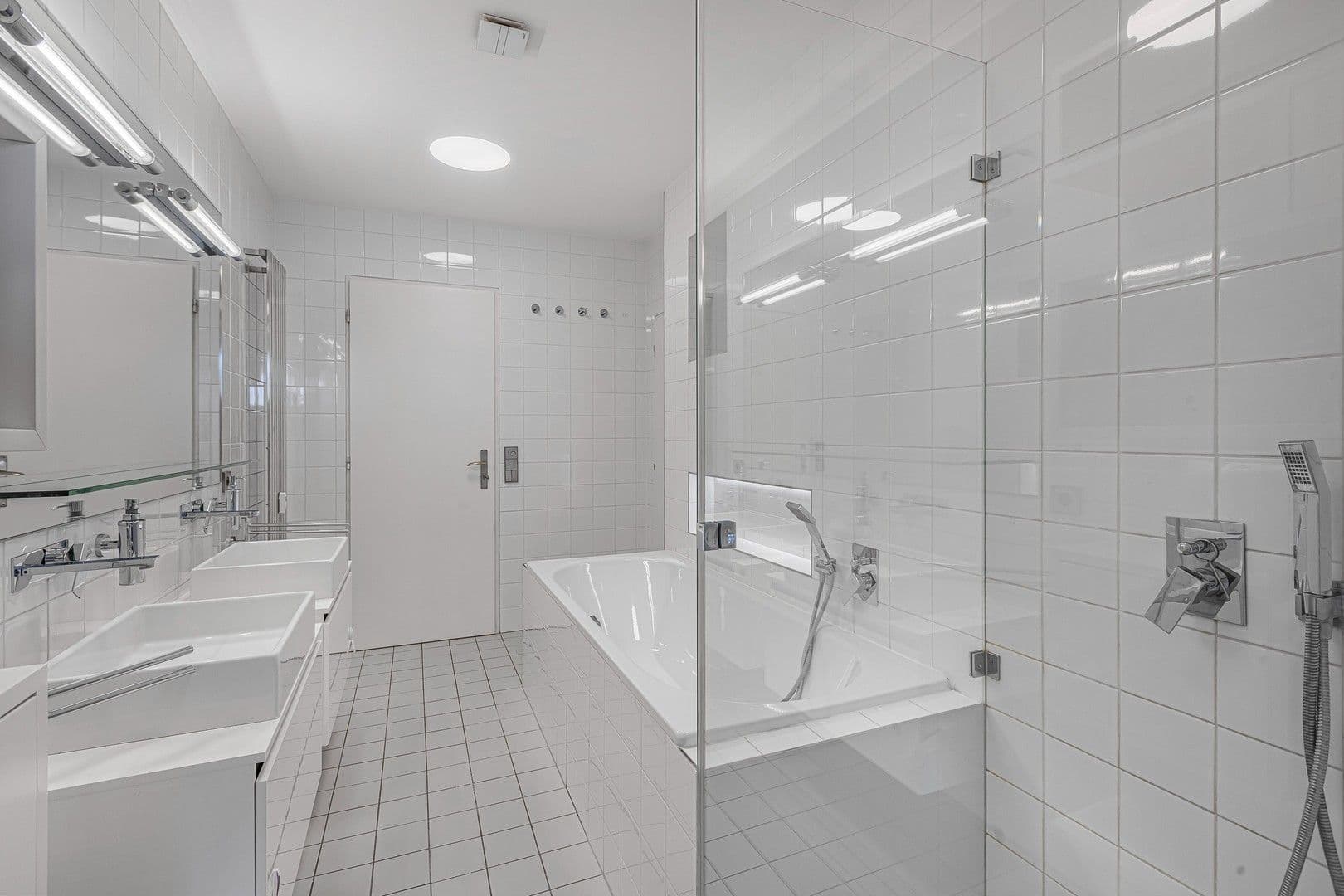 Prenájom bytu 4-izbový 105 m², Antonínská, Praha, Praha Prenájom bytu 4-izbový 105 m², Antonínská, Praha, Praha