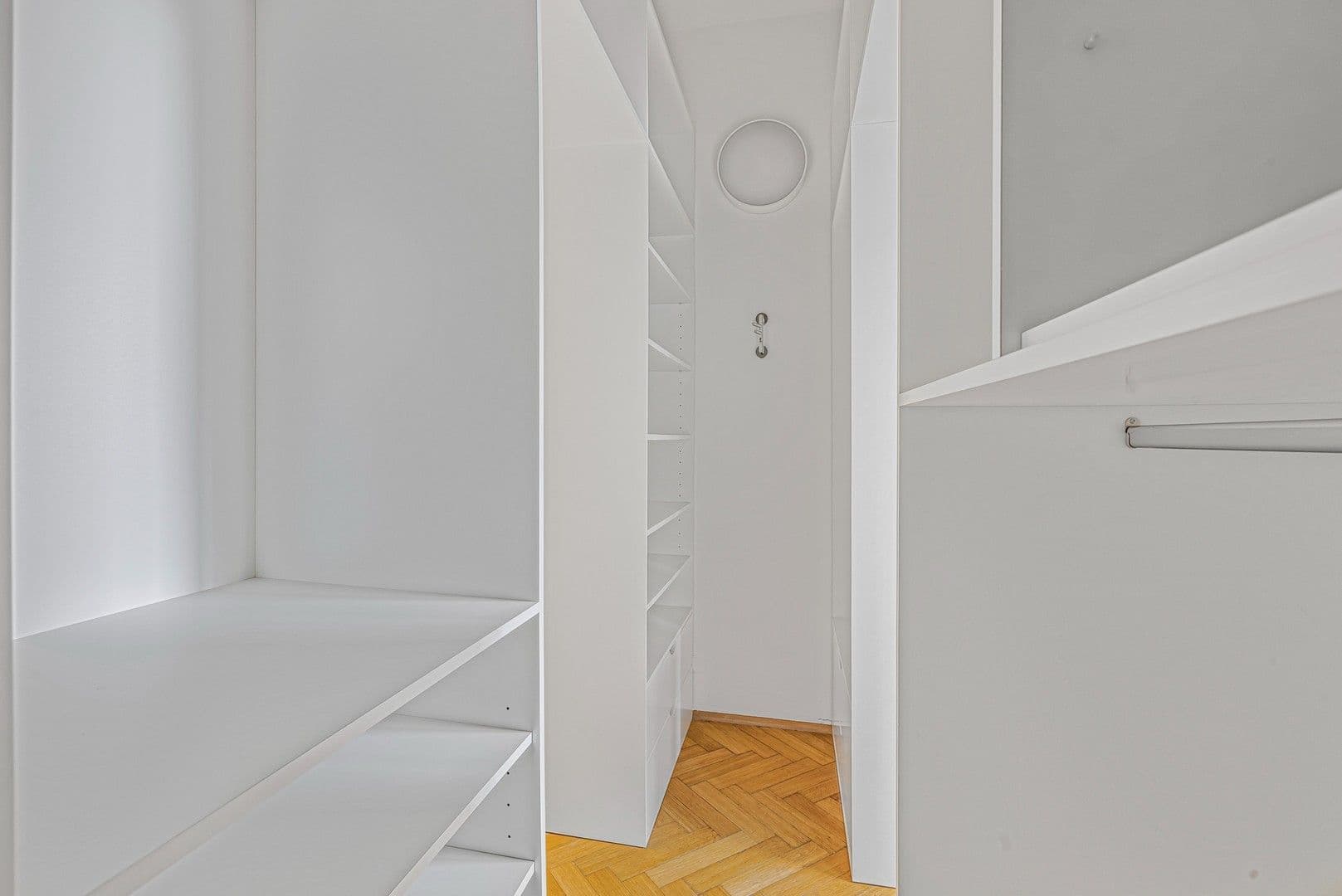 Prenájom bytu 4-izbový 105 m², Antonínská, Praha, Praha Prenájom bytu 4-izbový 105 m², Antonínská, Praha, Praha