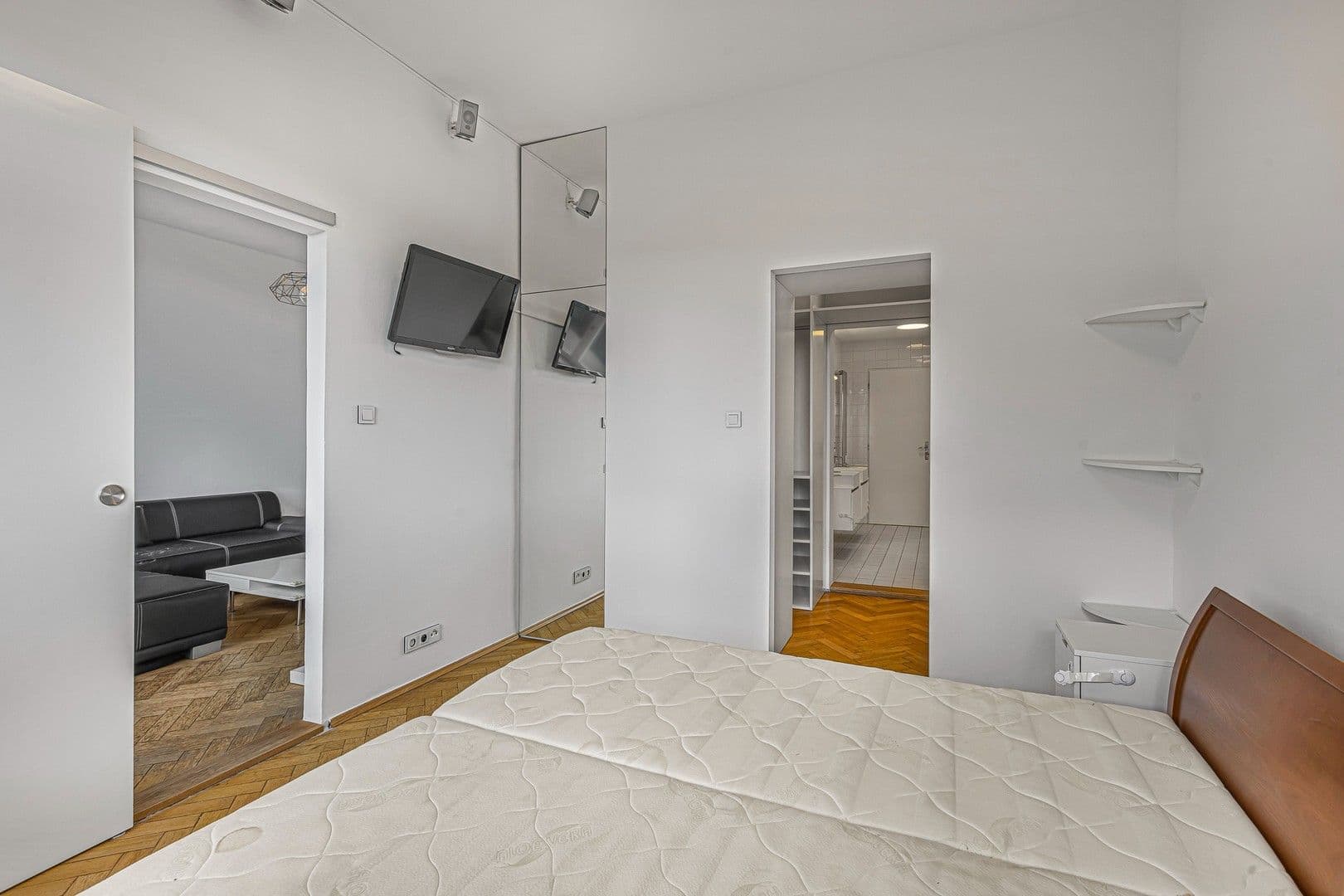 Prenájom bytu 4-izbový 105 m², Antonínská, Praha, Praha Prenájom bytu 4-izbový 105 m², Antonínská, Praha, Praha