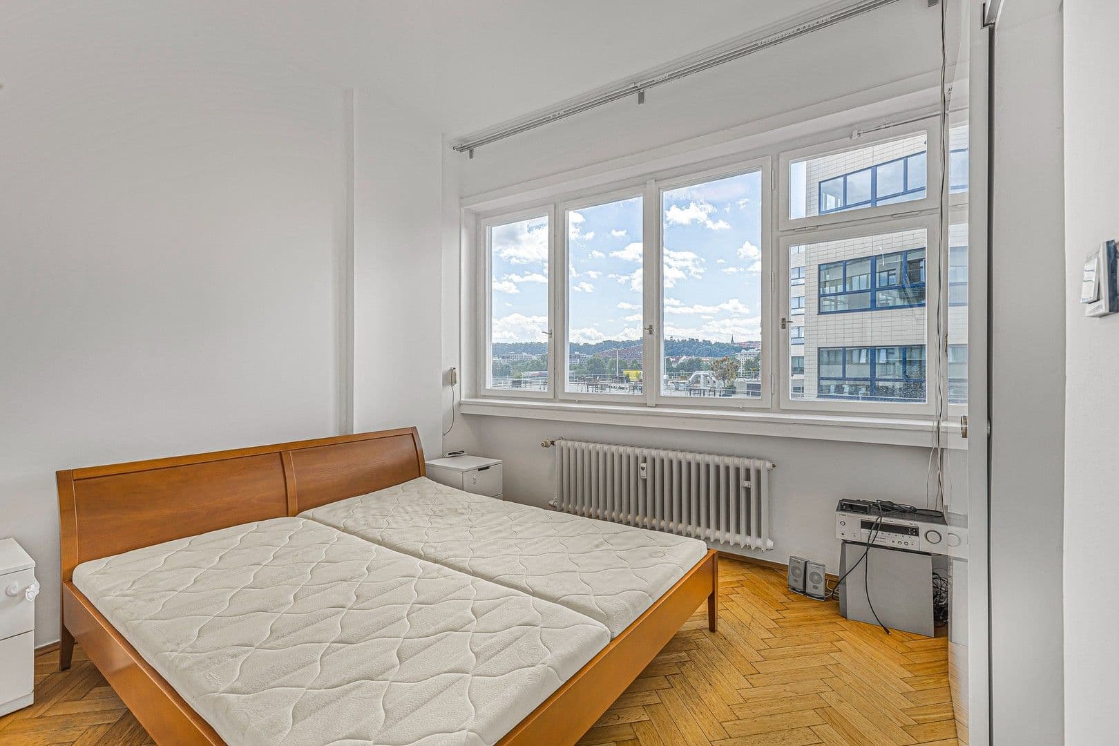 Prenájom bytu 4-izbový 105 m², Antonínská, Praha, Praha Prenájom bytu 4-izbový 105 m², Antonínská, Praha, Praha