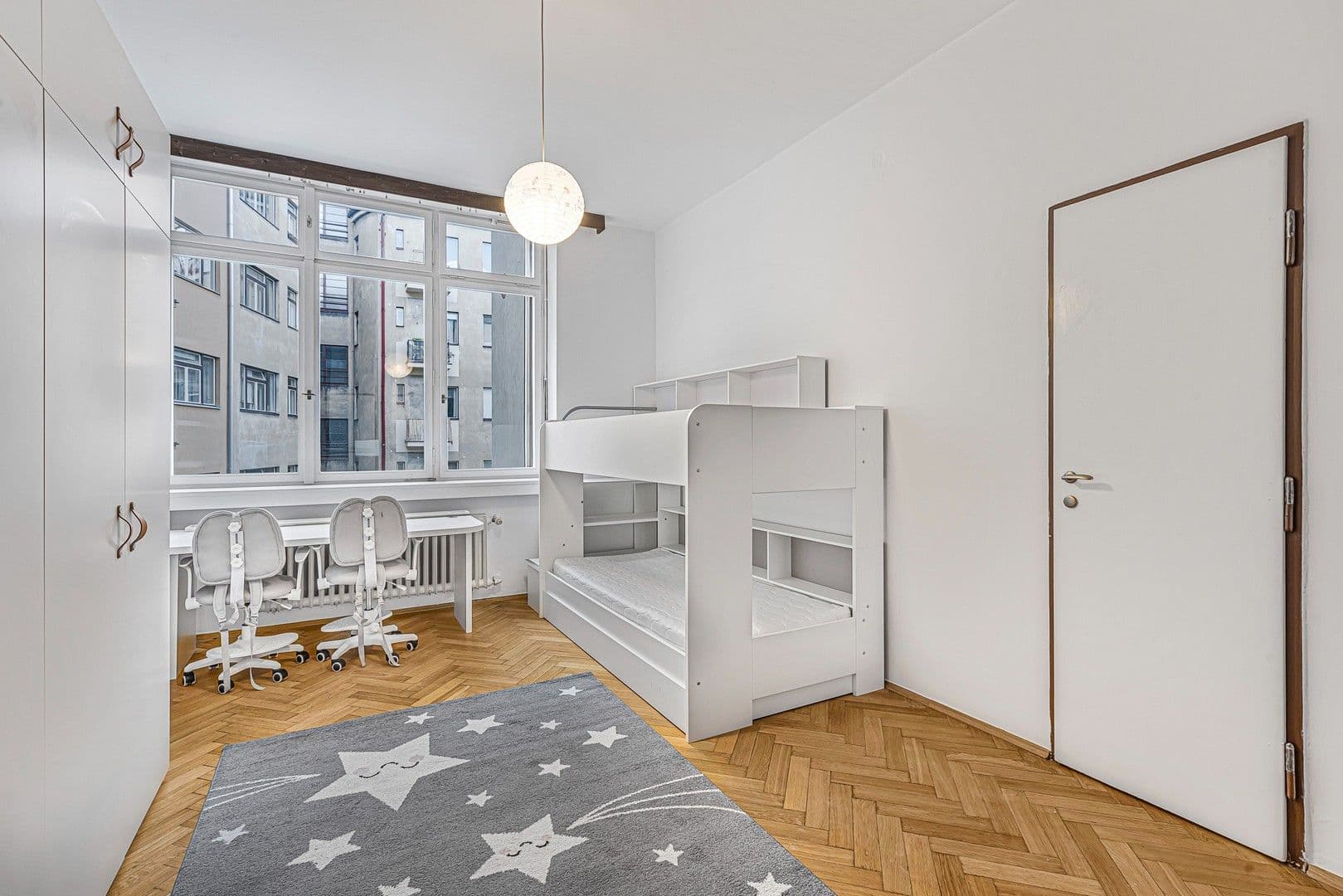 Prenájom bytu 4-izbový 105 m², Antonínská, Praha, Praha Prenájom bytu 4-izbový 105 m², Antonínská, Praha, Praha