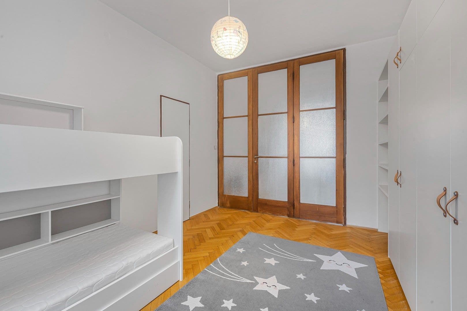 Prenájom bytu 4-izbový 105 m², Antonínská, Praha, Praha Prenájom bytu 4-izbový 105 m², Antonínská, Praha, Praha
