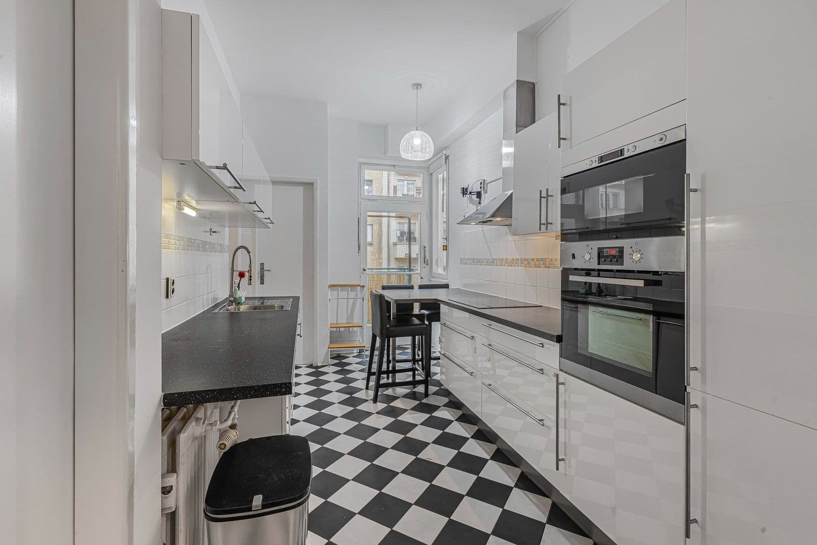 Prenájom bytu 4-izbový 105 m², Antonínská, Praha, Praha Prenájom bytu 4-izbový 105 m², Antonínská, Praha, Praha